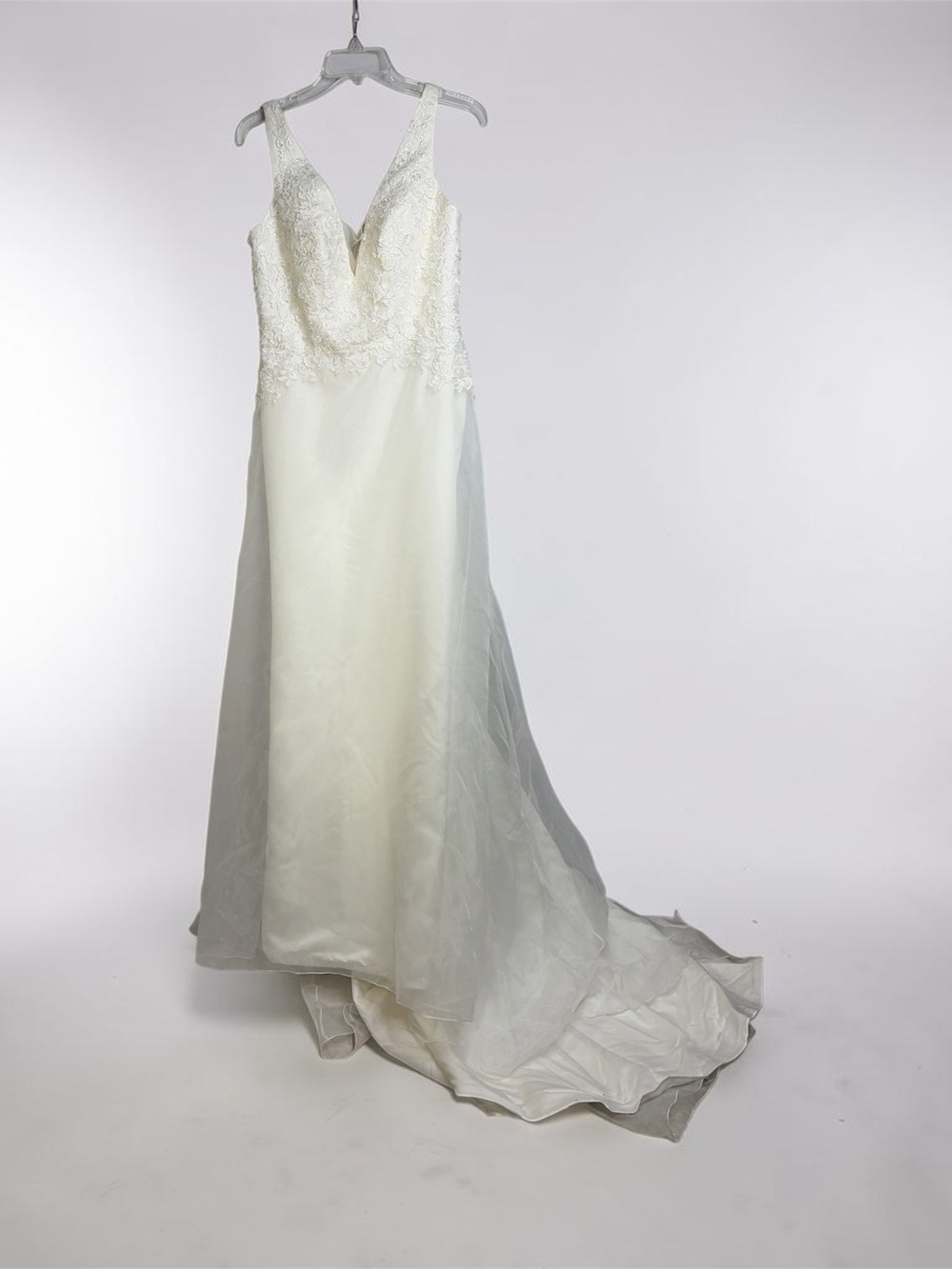 Size 12 V-Neck Lace Bodice Bridal Gown BELOVED by Casablanca Bridal - Picture 2 of 14